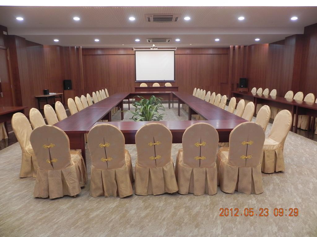 Phoenix Hill Hotel Dongguan - Golf Course Shop Exteriér fotografie